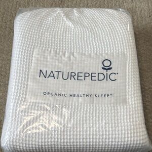 NEW Naturepedic organic cotton waffle queen size blanket Arctic Snow White